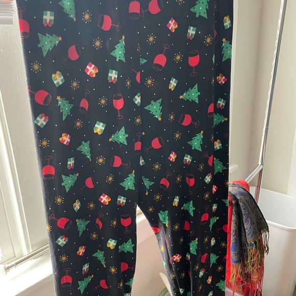 Miscellaneous sweats and leggings - Picture 1 of 7